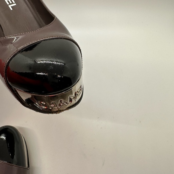 Sold-CHANEL Platform Pump Patent Leather Cap Toe Brown Black Silver Sz 38 - Picture 11 of 11